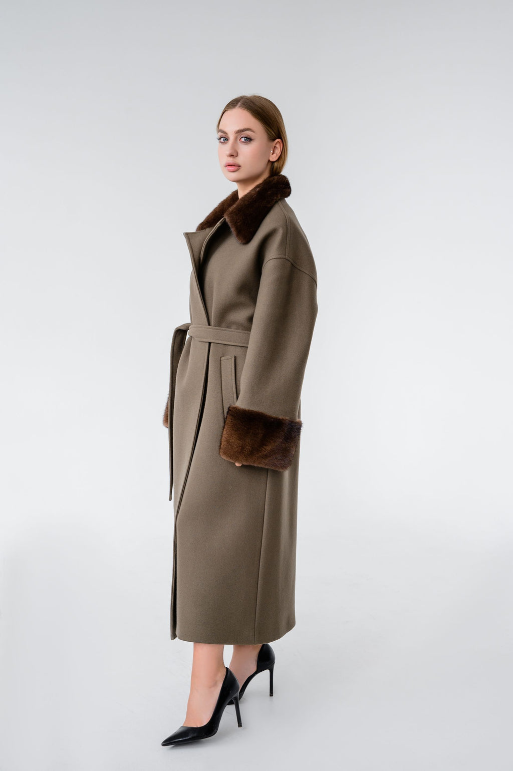 Пальто з оздобленням норки - коричневе, 118 см.