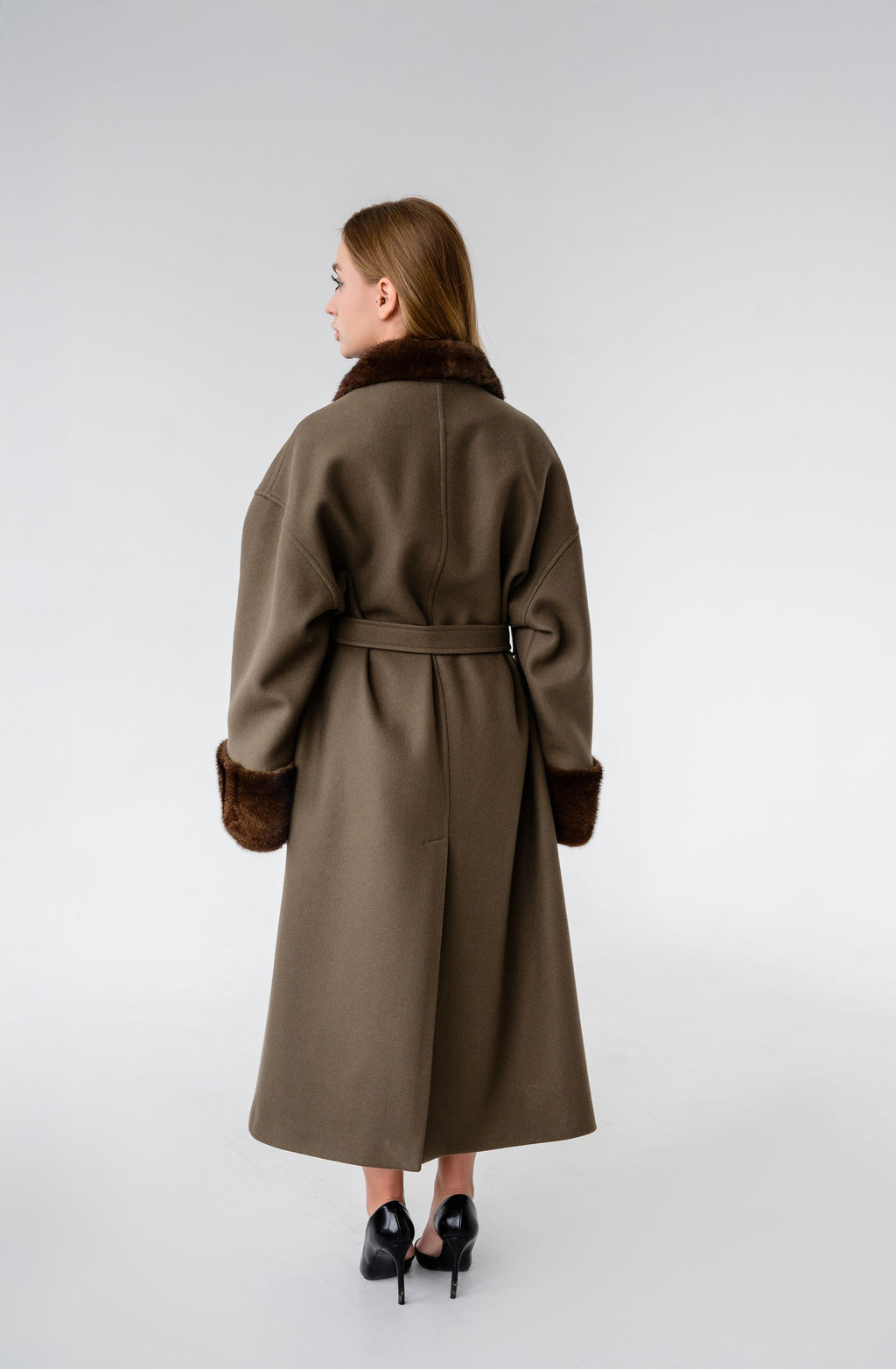 Пальто з оздобленням норки - коричневе, 118 см.