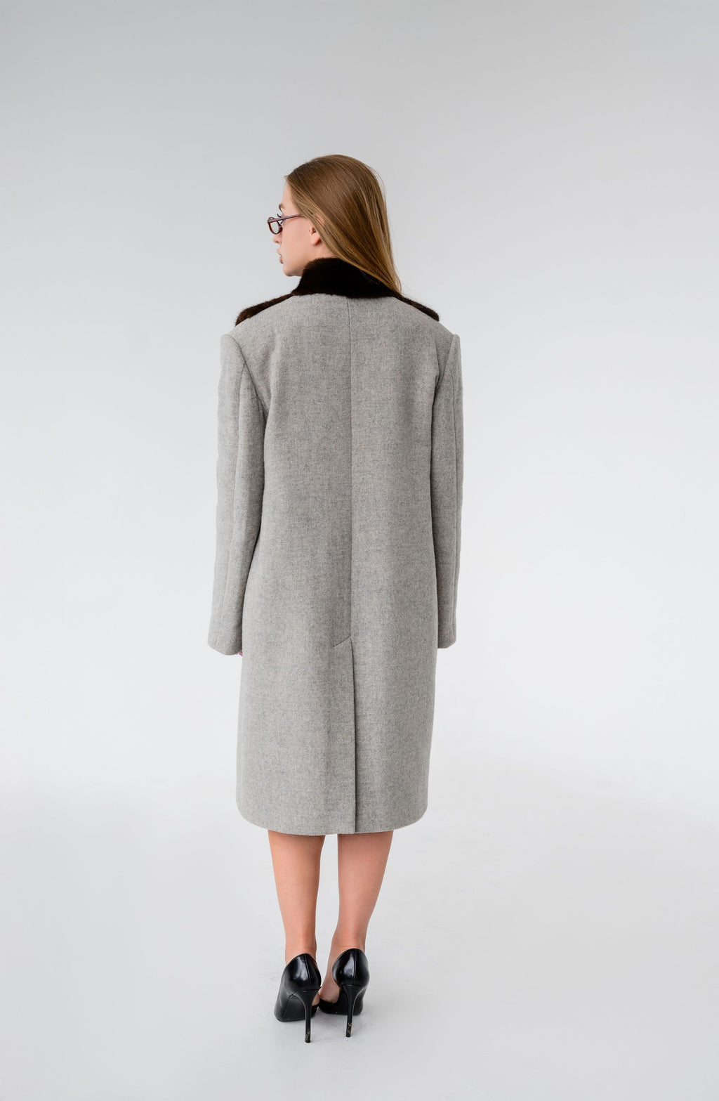 Пальто з оздобленням норки спереду- сіре, 100 см.