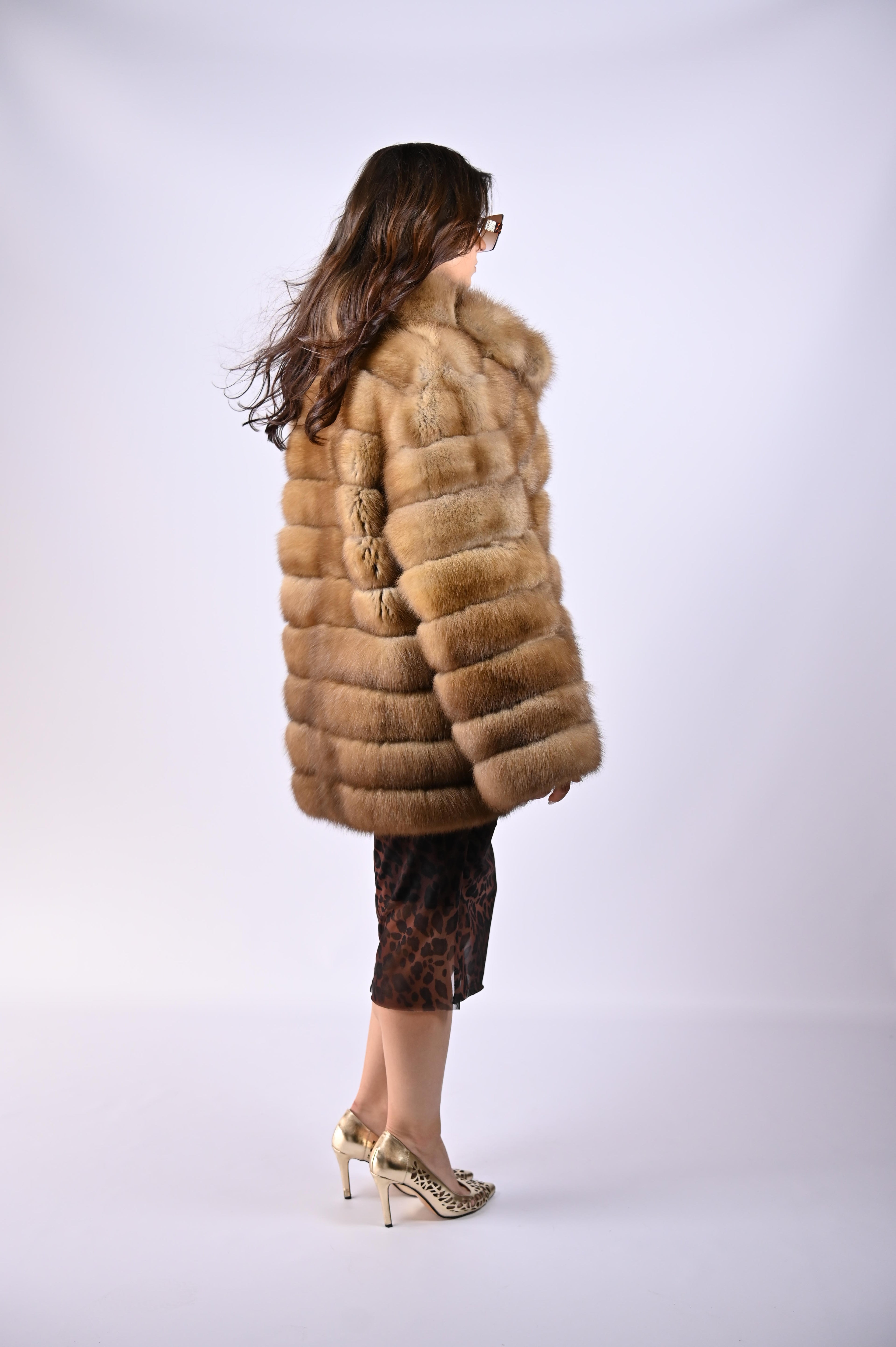 Шуба з хутра куниці з англійським коміром – 75 см