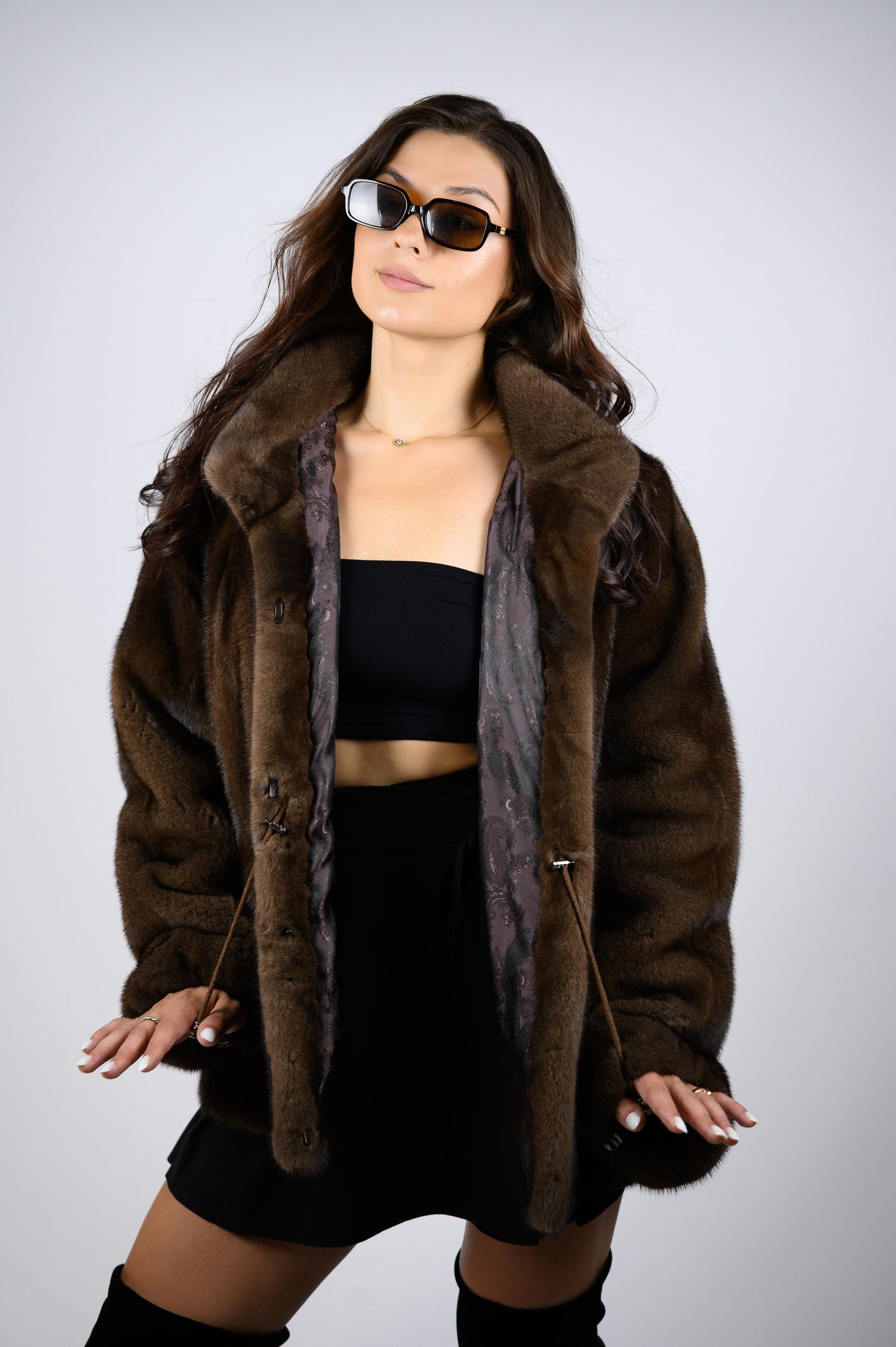 Шуба з хутра норки кольору “Горіх” – 67 см