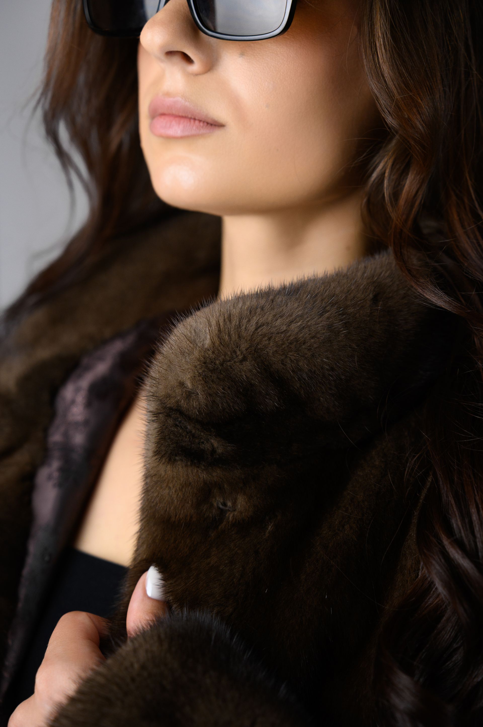 Шуба з хутра норки кольору “Горіх” – 67 см