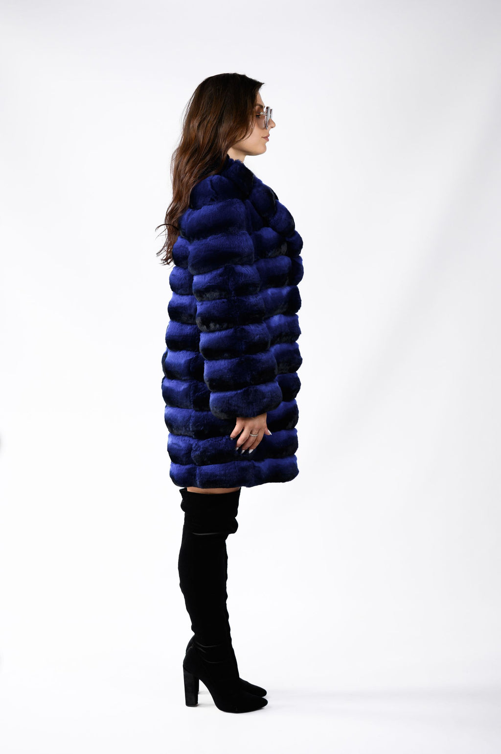 Шуба з хутра шиншили у синьому кольорі- 85 см,
