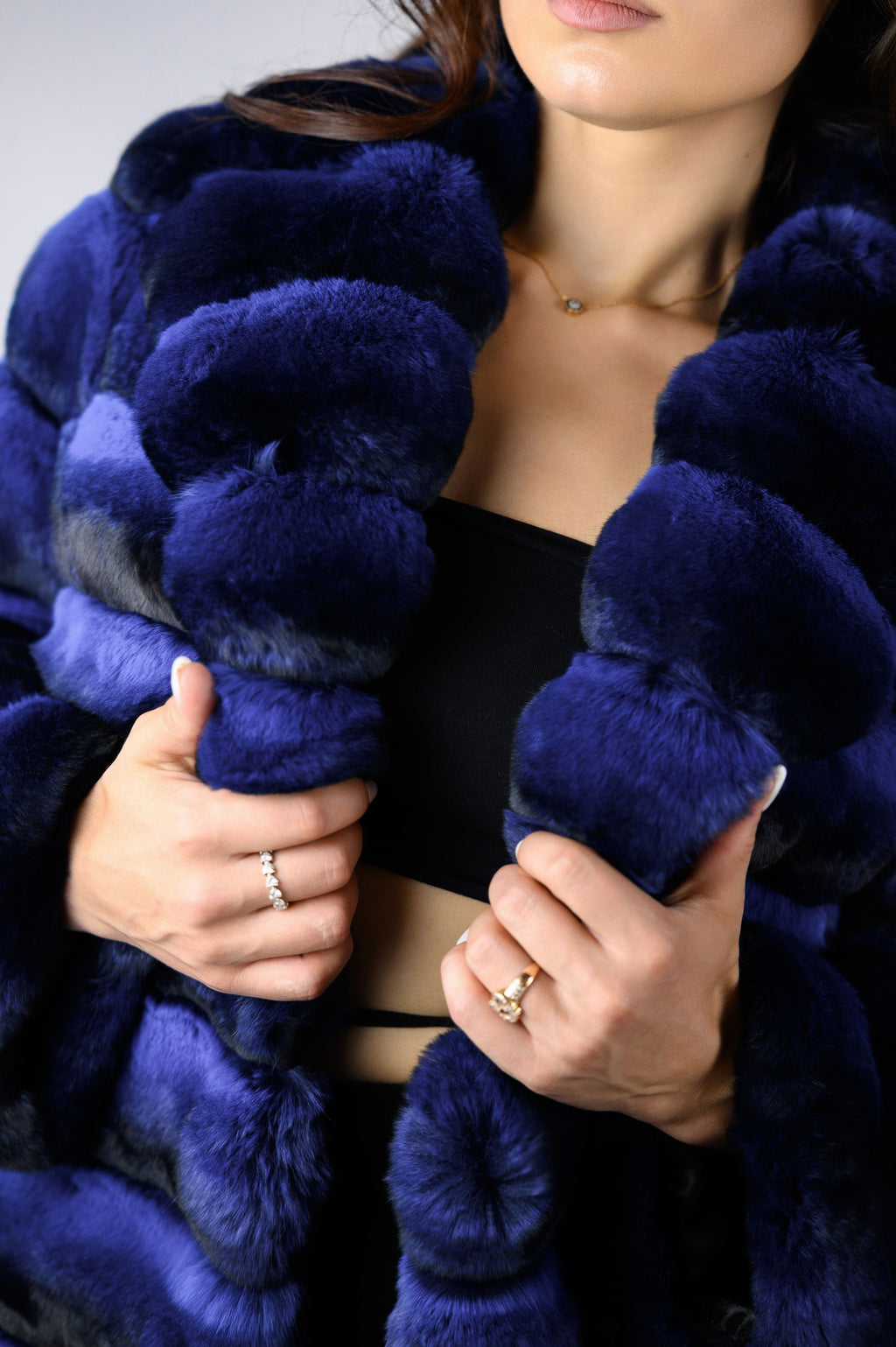 Шуба з хутра шиншили у синьому кольорі- 85 см,