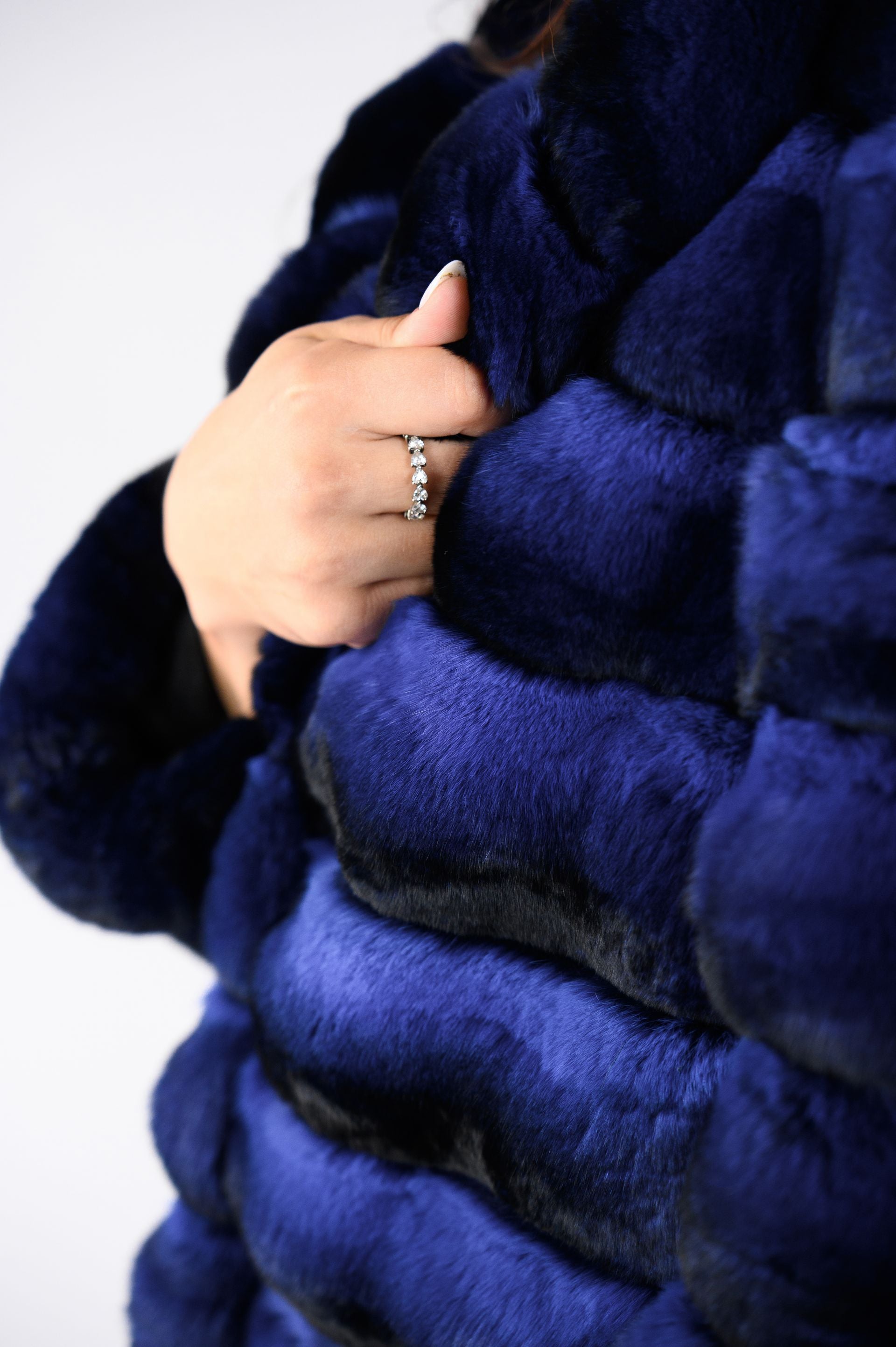 Шуба з хутра шиншили — синій колір, 60 см