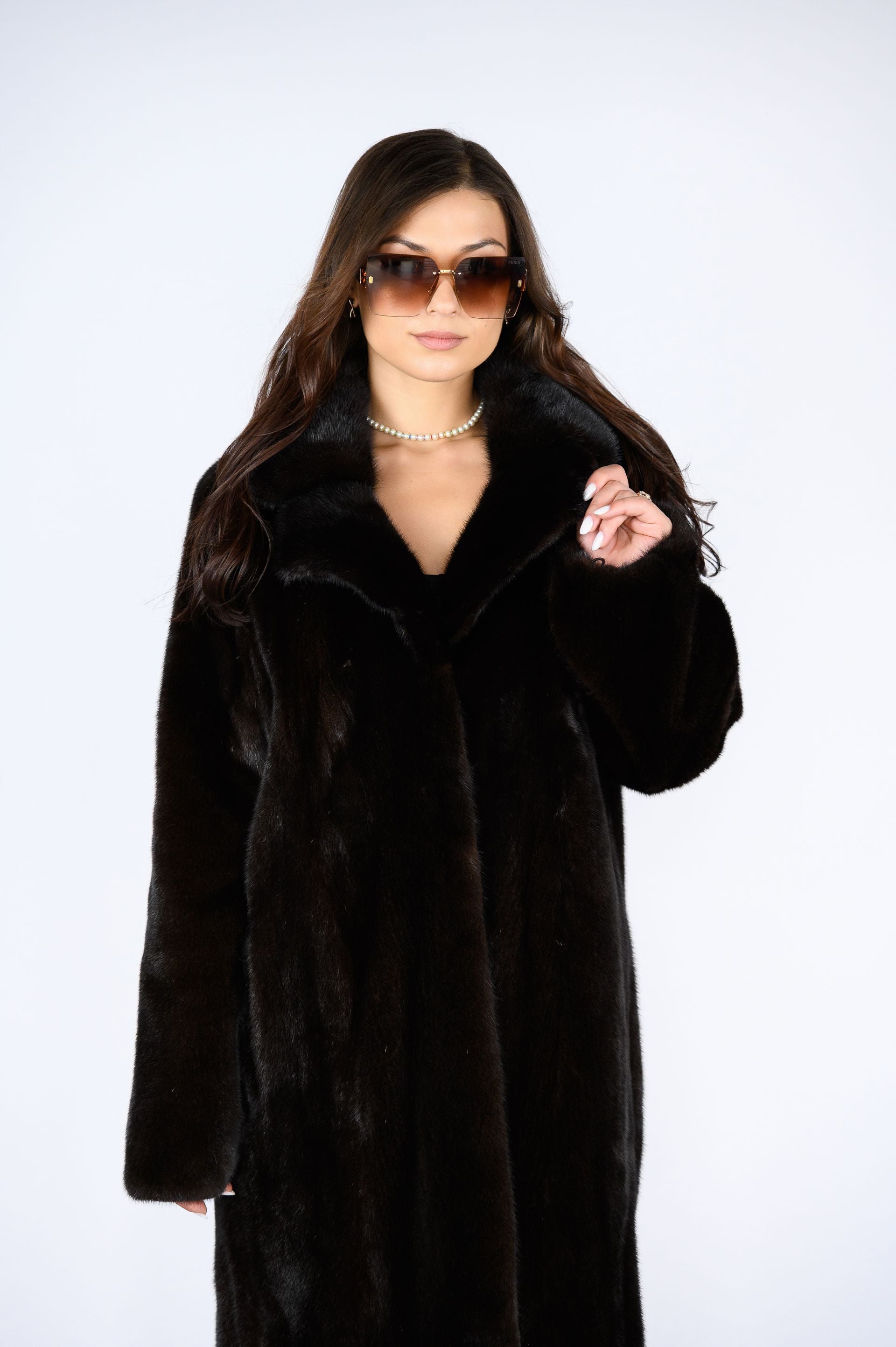 Шуба з хутра канадської норки кольору “Махагон” – 108 см, англійський комір