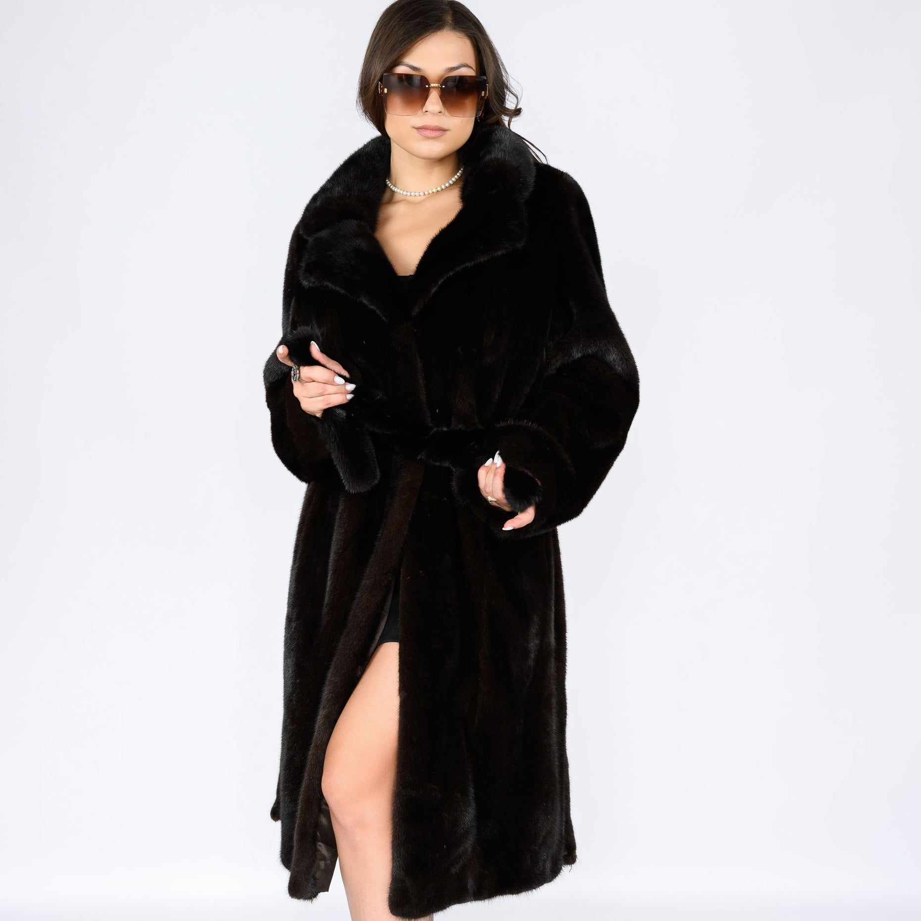 Шуба з хутра канадської норки кольору “Махагон” – 108 см, англійський комір