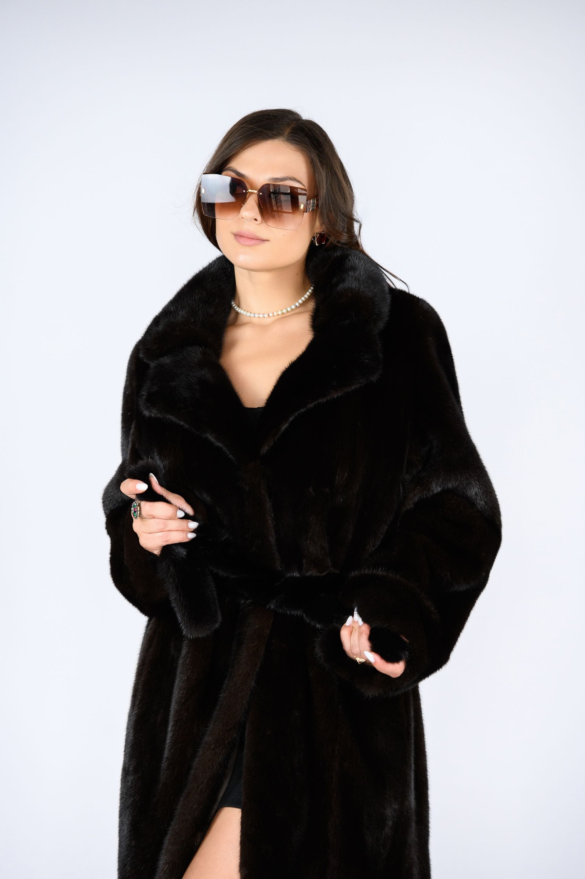 Шуба з хутра канадської норки кольору “Махагон” – 108 см, англійський комір