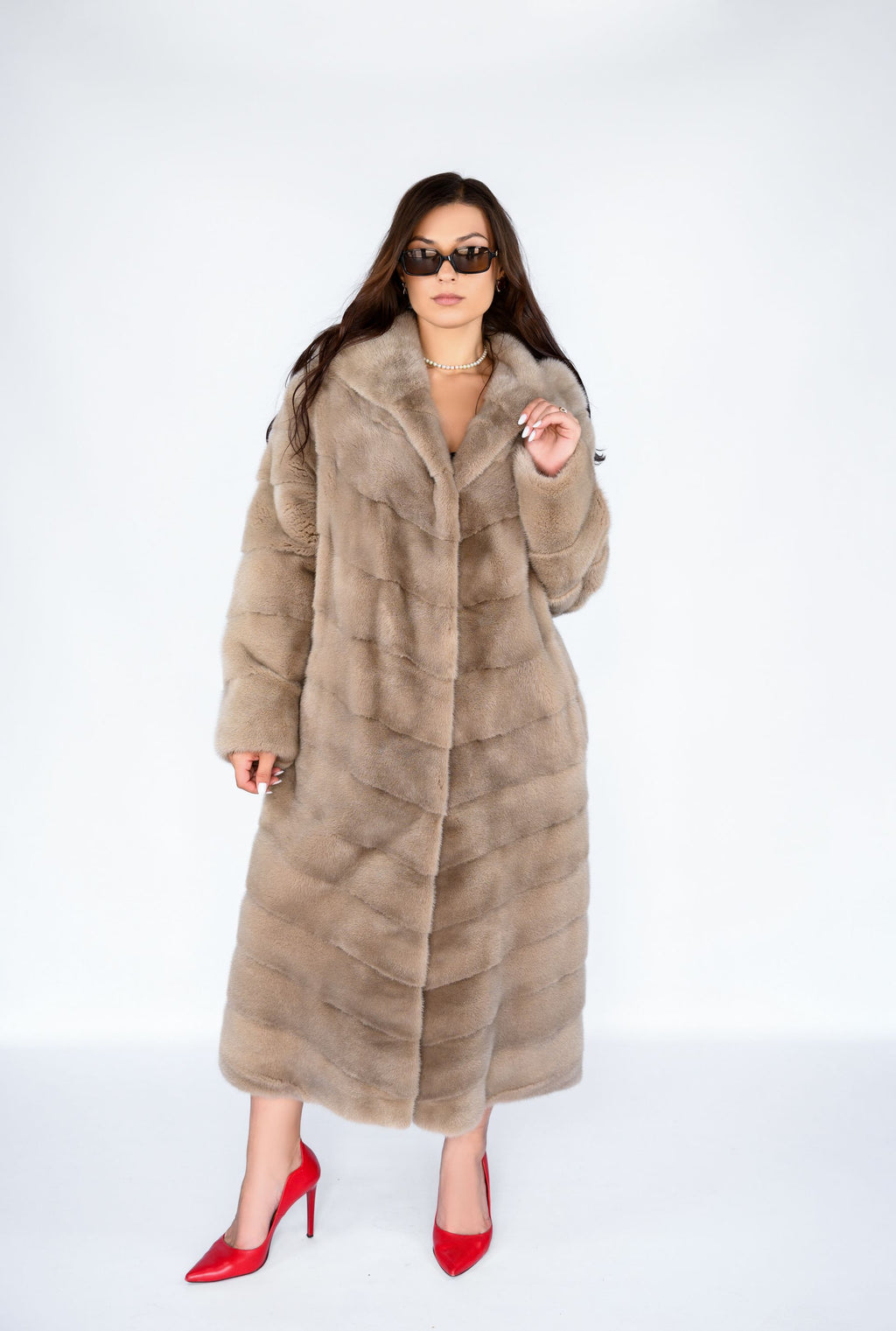 Шуба-поперечка з канадської норки з капюшоном “Кобра” – 120 см