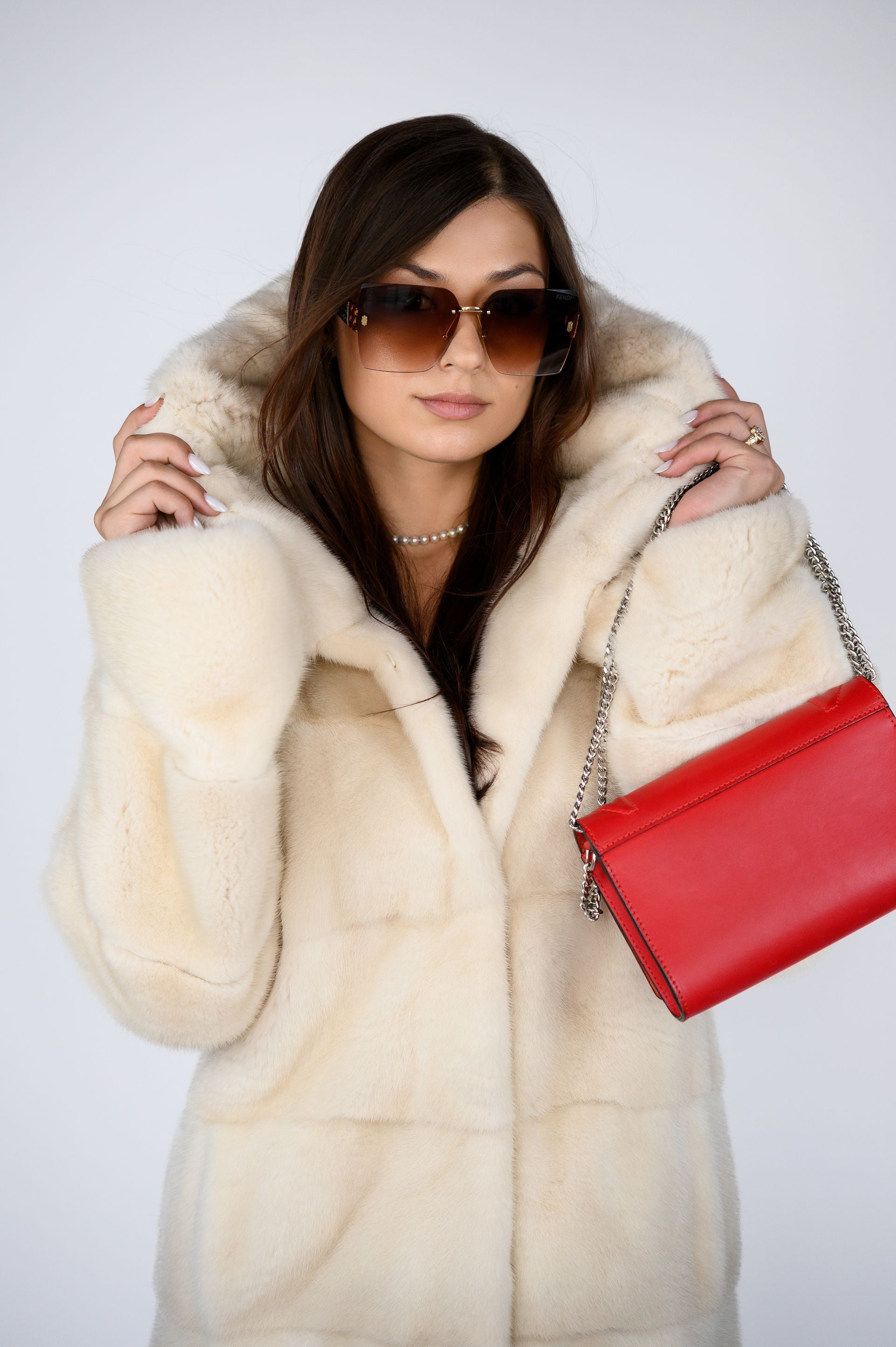 Шуба з хутра норки— колір Natural Pearl, капюшон Кобра, поперечка, 100 см