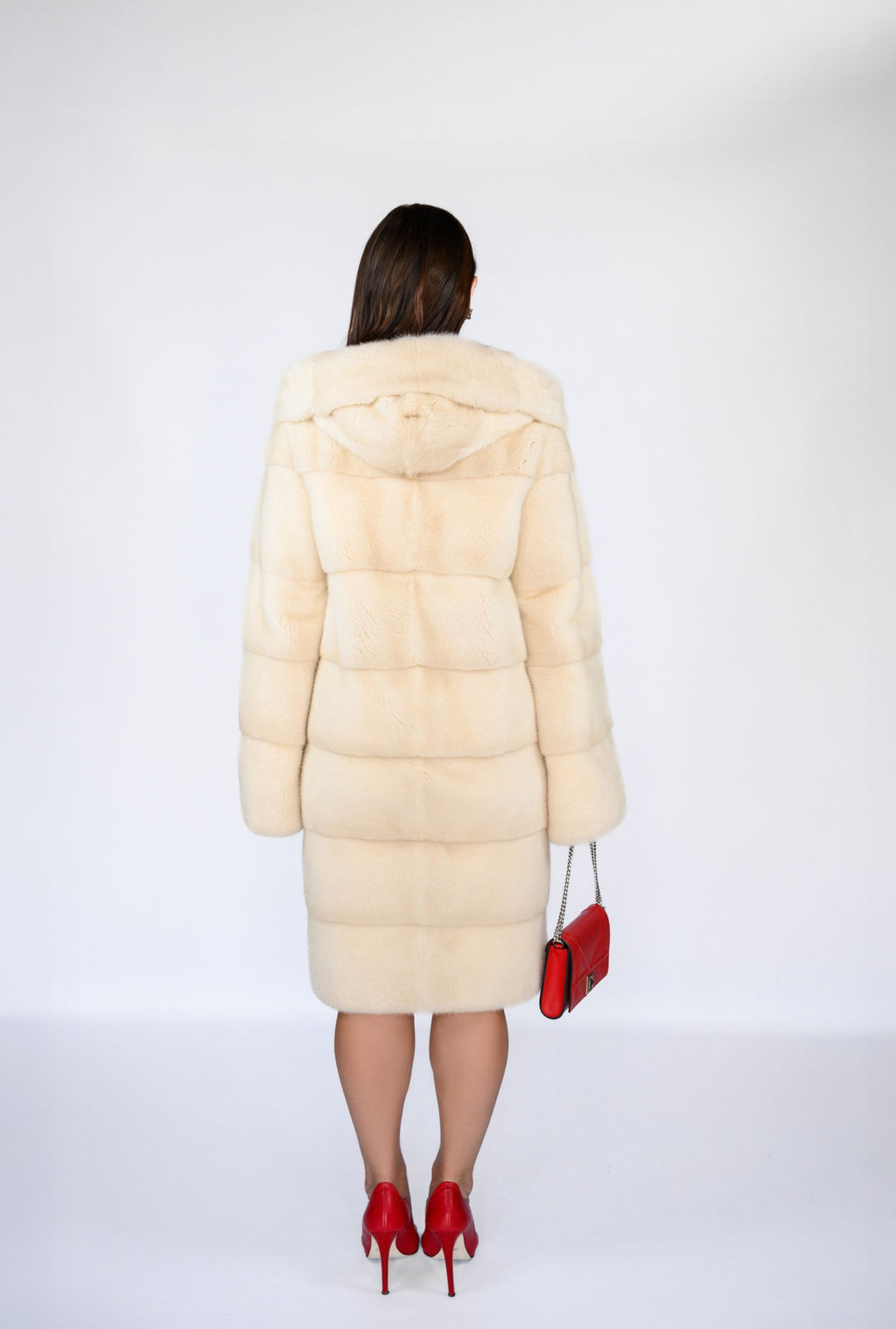 Шуба з хутра норки— колір Natural Pearl, капюшон Кобра, поперечка, 100 см